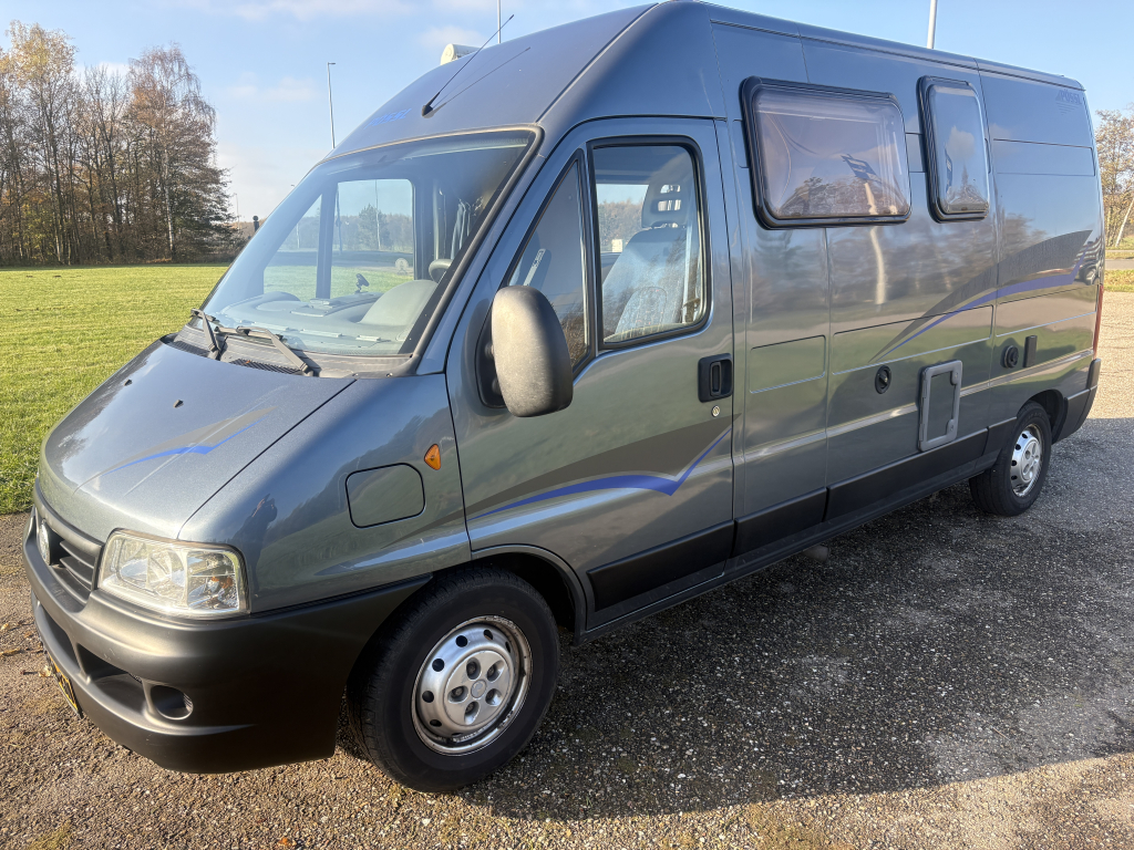 Pössl 2Win Vast bed 2.8 Turbo/128pk/AIRCO foto: 4