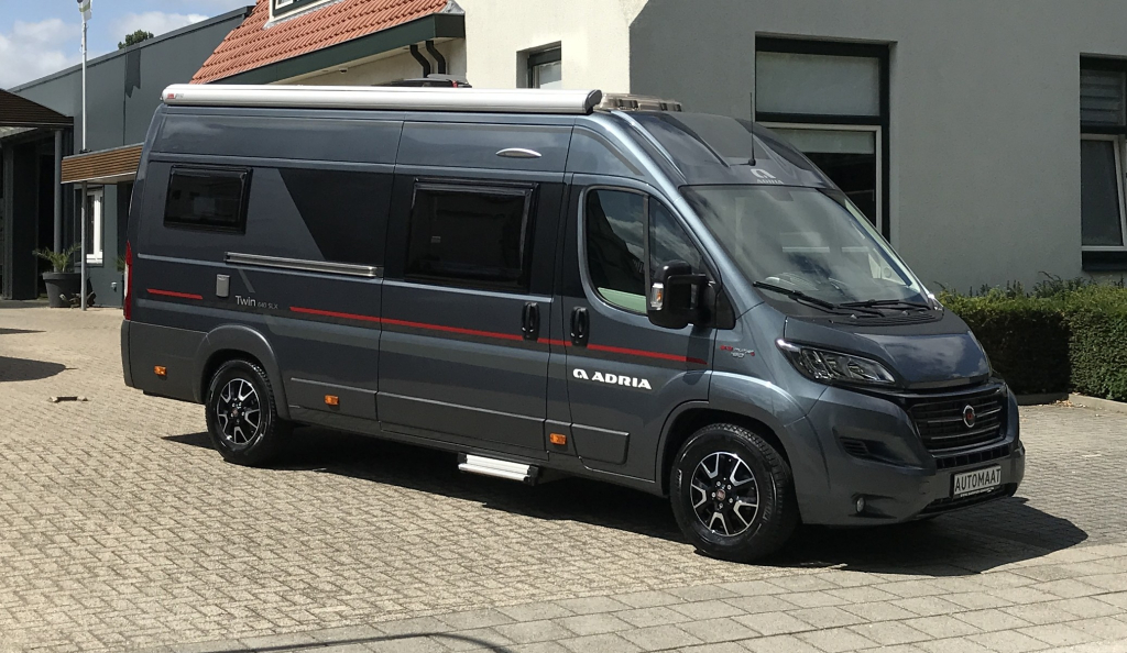 Adria 640 SLX # AUTOM&Aacute;TICO # CAMAS INDIVIDUALES # foto: 0