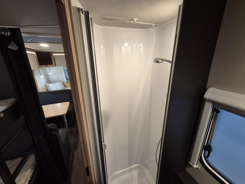 Knaus Sport 500 KD Stapelbedden en douche!  foto: 21
