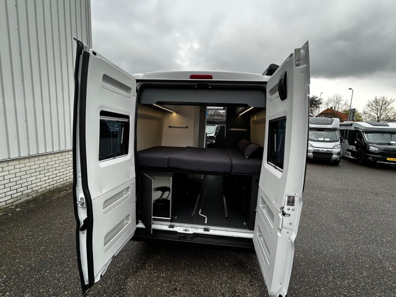 Adria Twin Supreme 600 SPB Truma dieselkachel Luifel  foto: 4
