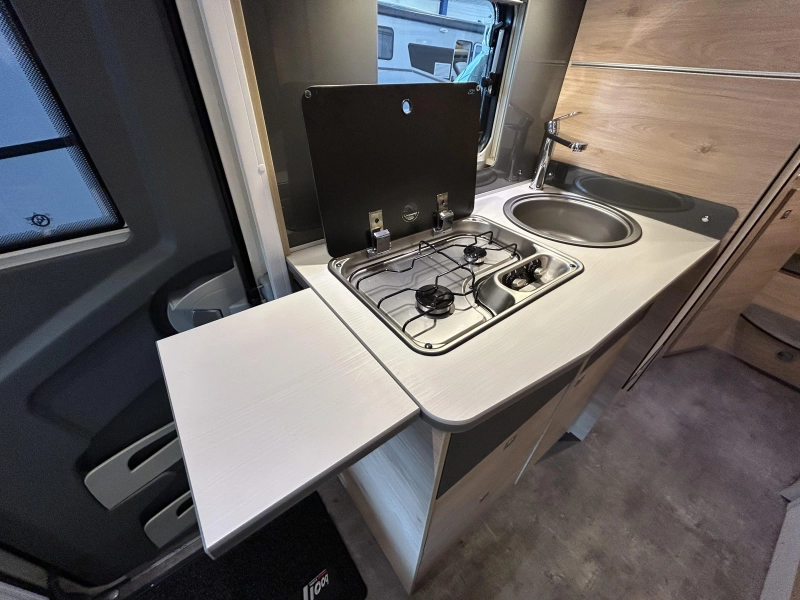 Dethleffs Globebus I 6 Compact Integrated Camper photo: 12