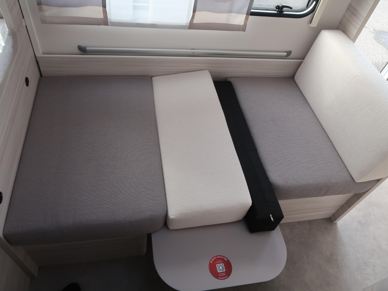 Dethleffs C'Joy 420 QSH SUPER LICHT MET HOGE KK!!  foto: 6
