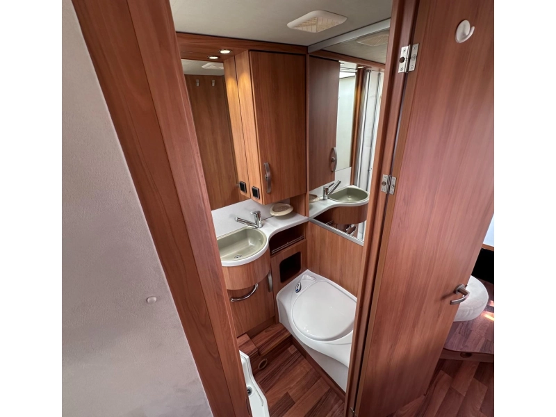 Hymer Exsis-I 678 solo 29000 km foto: 10