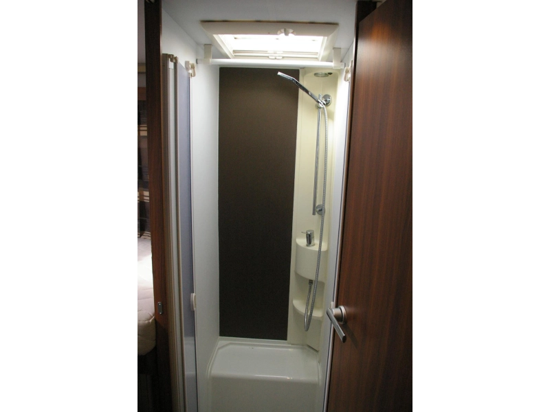 Adria Matrix Plus 670 SL Camas individuales, Cama abatible. foto: 13