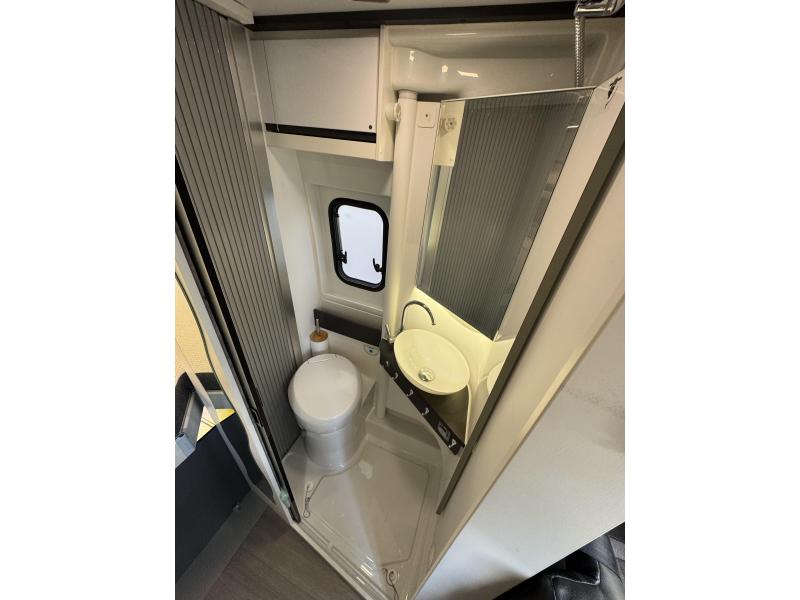 Adria Twin Supreme 640 SGX 9T Automaat- Hefbed  foto: 8