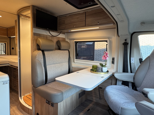 Hymer Yellowstone 640 techo elevable 160 cv *4 PERSONAS* Euro6 Fiat Ducato **Camas longitudinales/Techo elevable con 2 plazas para dormir/4 asientos/Litio/Sol foto: 12