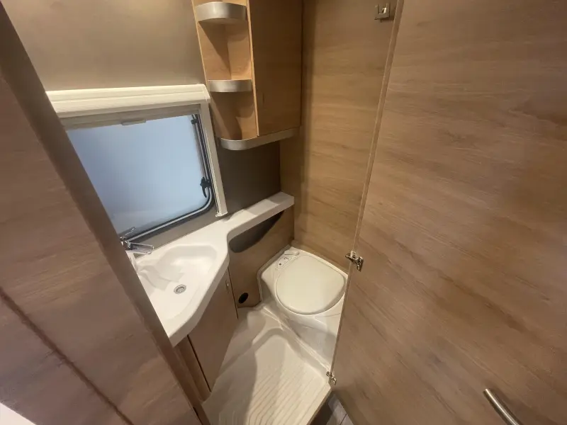 Knaus Sudwind Black Selection 540 UE +Panoraam+Vloerverwarming  foto: 18