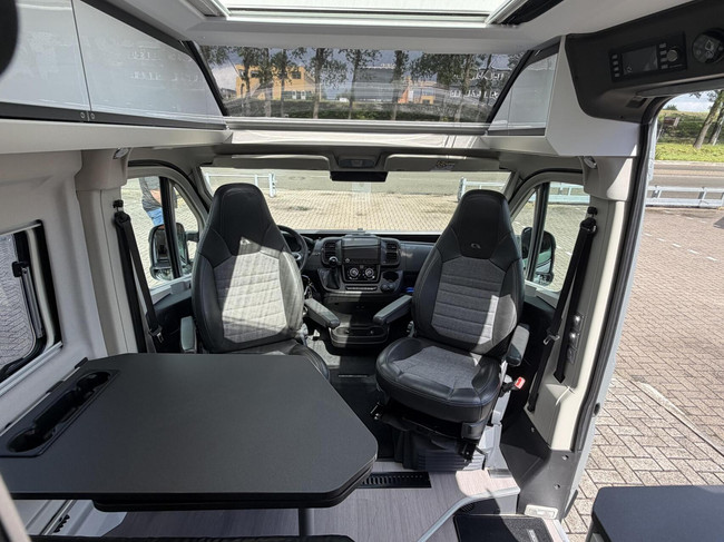 Adria Twin Supreme 640 SGX 9T-Automaat Zonnepaneel Victron Systeem foto: 12