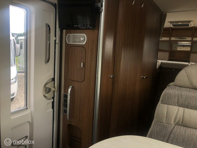 Hymer B-588 Premium Line 150-PS EURO6 Integriert 2x Einzelbetten & Hubbett, XXL-Garage, Volle Optionen! Foto: 7