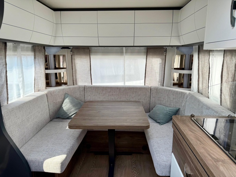 Hobby Excellent Edition 460 UFE Cama francesa y asiento redondo! foto: 13