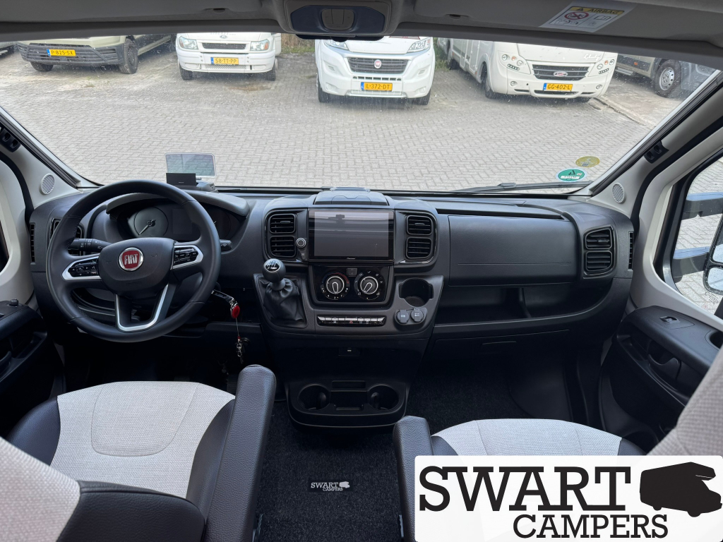 Weinsberg CaraCompact 600 MF Edition [pepper], French bed 140 hp Manual photo: 8