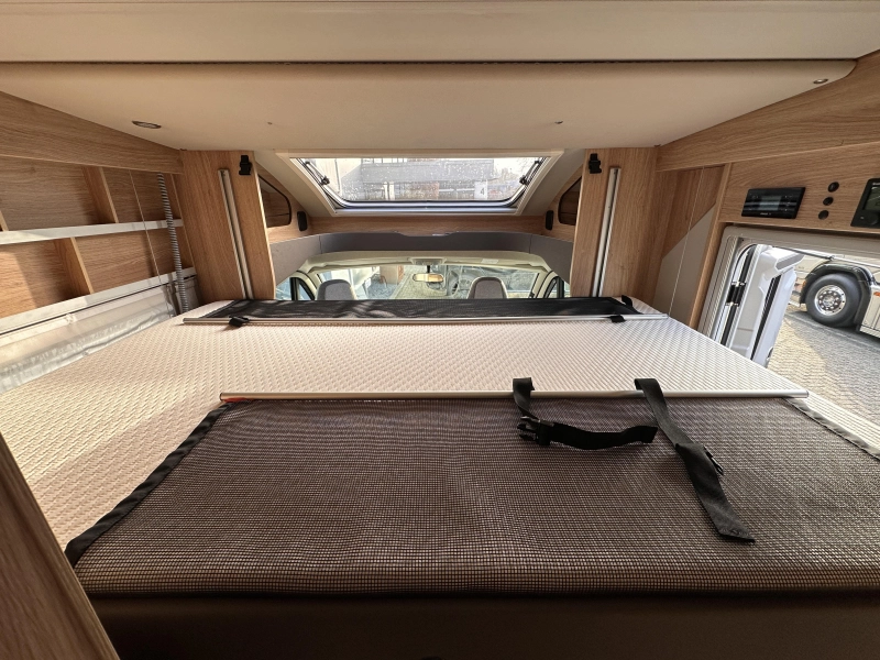 Knaus Sky Wave 60 Years 650 MEG Fiat 140PK Lengtebedden  foto: 16