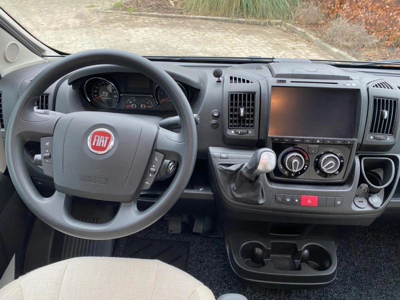 Knaus Live TI 650 MF Frans bed | Automaat  foto: 2