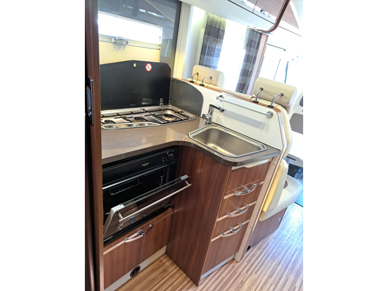 Adria Sonic Plus 700 SBC E & P Levelsysteem  foto: 6