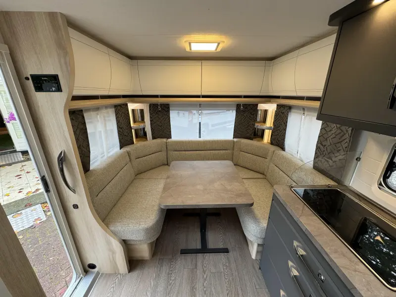 Hobby De Luxe 460 UFE 