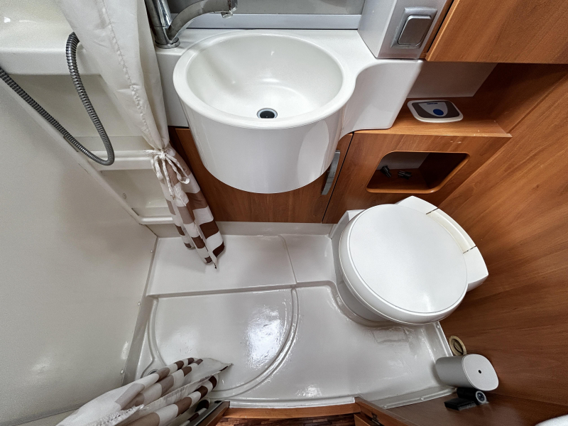 Hymer B614 CL Dwarsbed/Hefbed/160pk  foto: 13