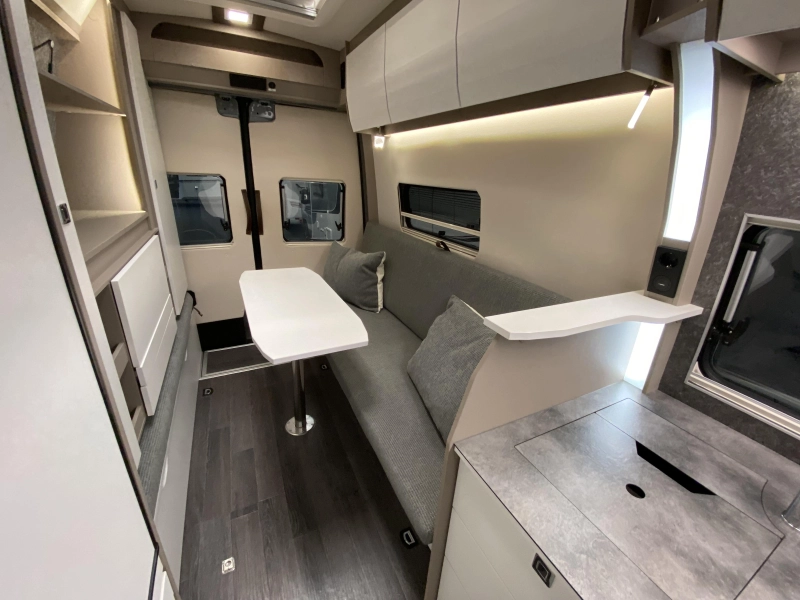 Frankia Yucon 7.0 Lounge round seating V6 autom. photo: 15