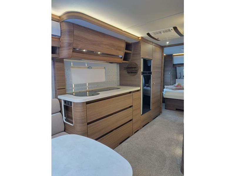 Tabbert Puccini 685 DF queensbed, mover, airco  foto: 27