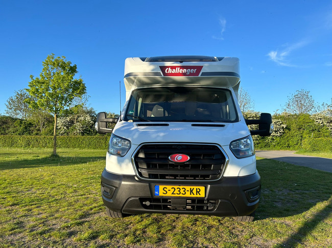 Challenger Half Intergraal 287 GA Ford Transit with Single Beds 5 SEAT BELTS photo: 2