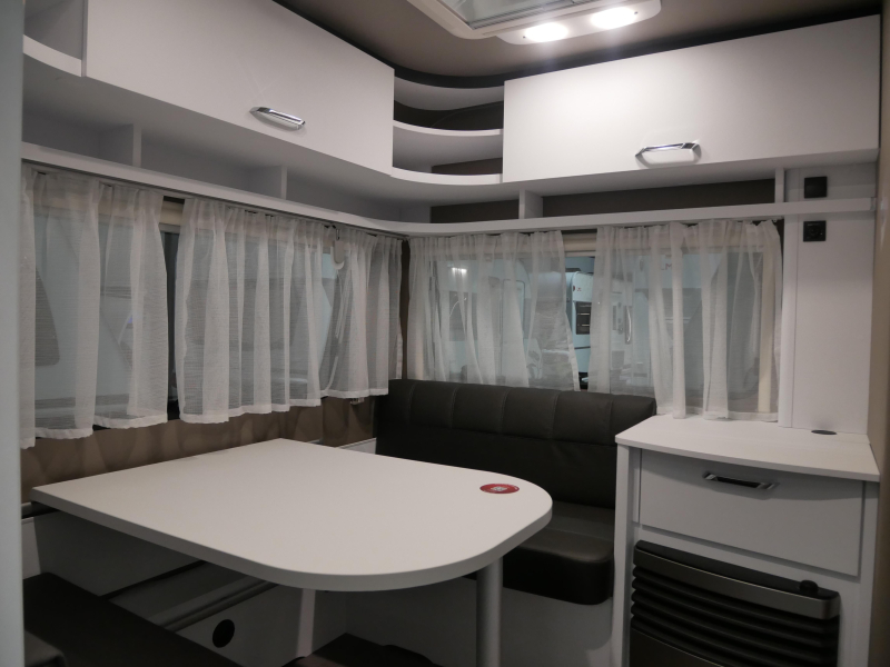 Dethleffs C'Go 475 EL FREE mover and awning photo: 2