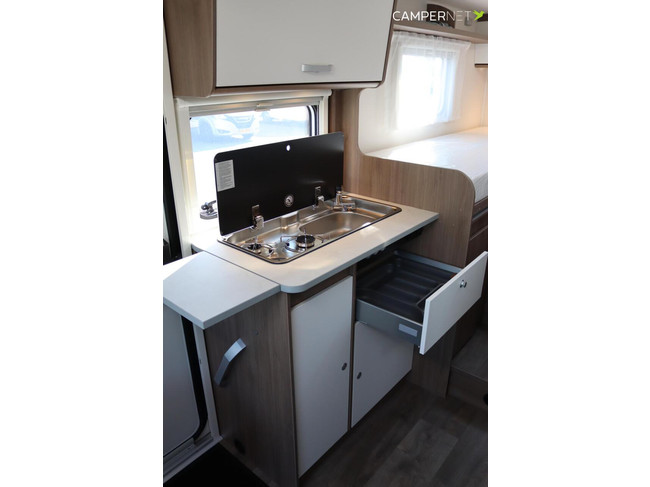 Carado V347 Pro+ Fiat 140cv Autom&aacute;tico | &iexcl;Nuevo modelo! | Alta capacidad de carga | Toldo | Versi&oacute;n compacta | Camas longitudinales | Ba&ntilde;o Vario foto: 12