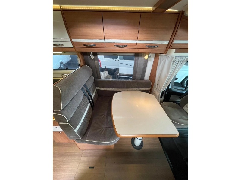 Eura Mobil Terrestra 710 HB Cama fija Garaje XXL foto: 8