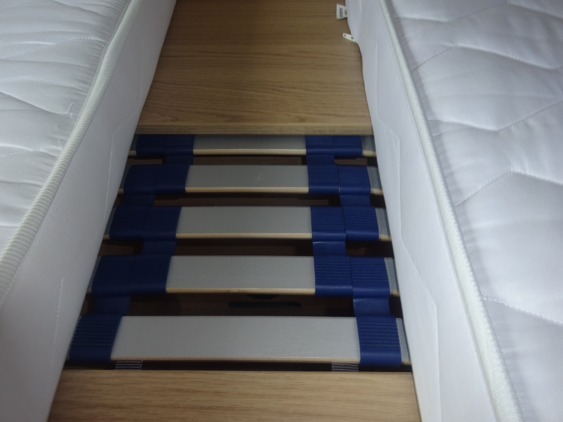 Lmc Sassino 460 LU Enkele Bedden/Vaste Luifel foto: 12