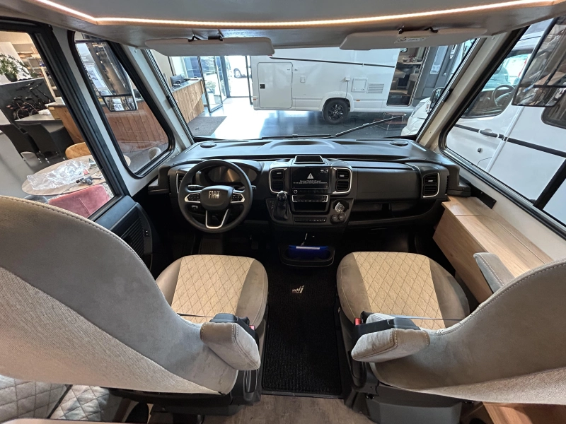 Dethleffs Globebus I 6 Compact Integrated Camper photo: 10