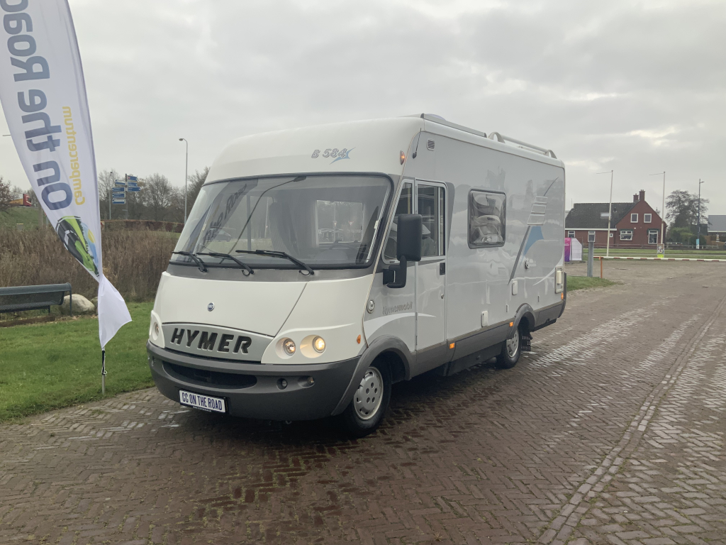 Hymer B 584 2.8 JTD 128 CV, Integral, Aire acondicionado de motor, Cama abatible delantera, 3 asientos Isri, Sof&aacute; largo, Enganche de remolque, A&ntilde;o 2005 Centro de autocaravanas On the Road en Noorderringweg 4 en Marum.