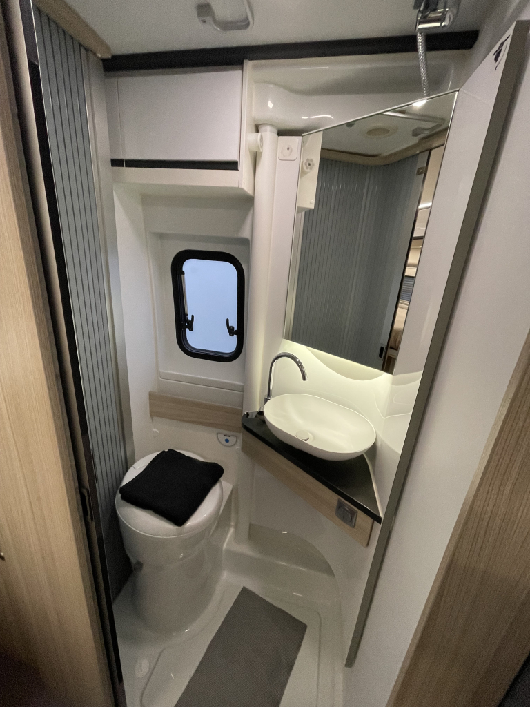 Adria Twin Plus 640 SLB ENKELE BEDDEN CAMERA CRUISE CONTROL foto: 7