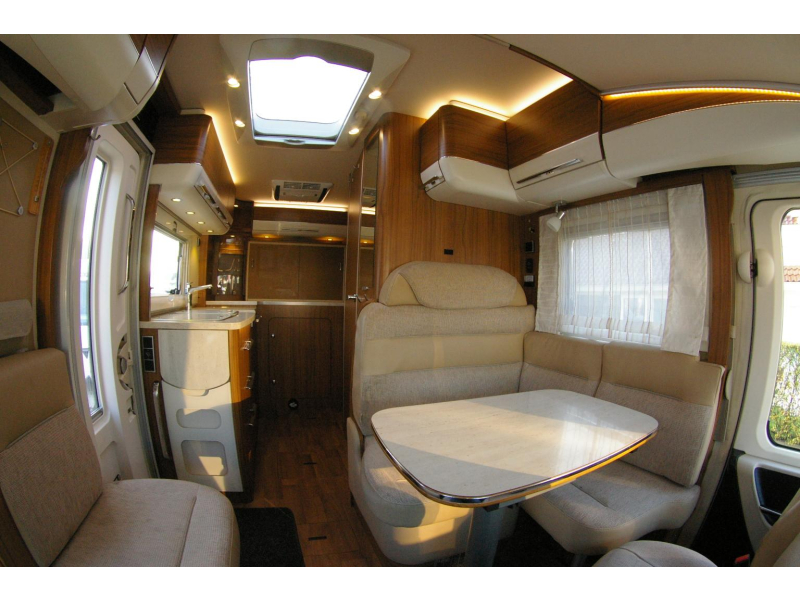 Hymer B 444 DL Hefbed, zeer compact.  foto: 9