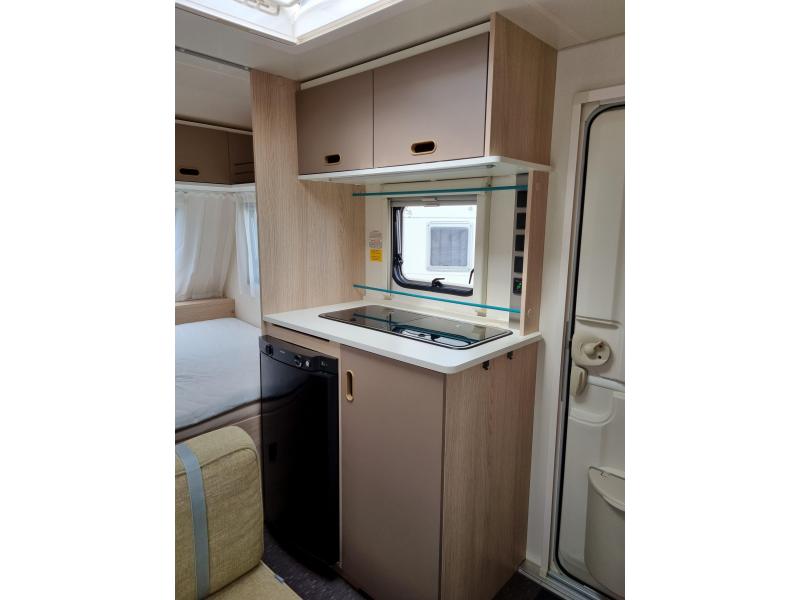 Adria Aviva 390 PS Lichtgewicht!  foto: 16