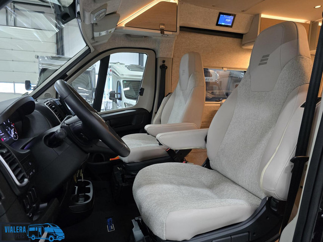 Hymer Yosemite 600 * Automaat* Lengtebedden*6-meter* foto: 6