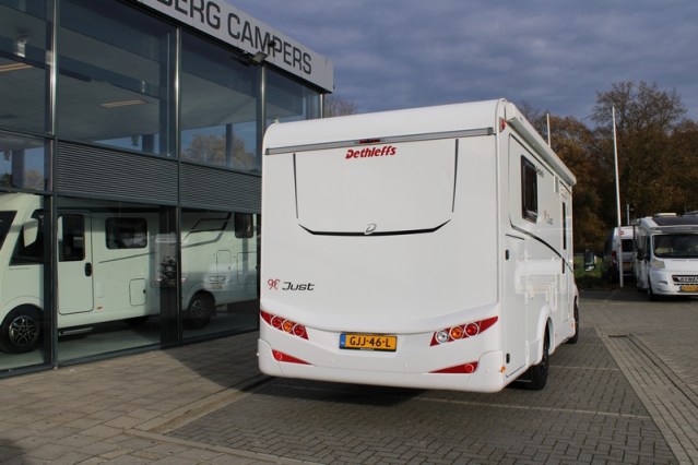 Dethleffs 7052 DBM Just 90 Queenbed + hefbed riante garage (94  foto: 7