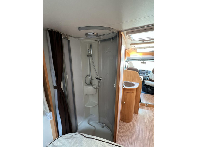 Adria CORAL S 690SP 160PK Queensbed Luifel Zonnepaneel Oven foto: 15