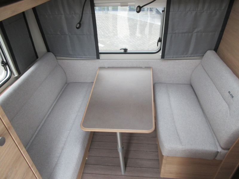 Knaus Sudwind Black Selection 420 QD COMPACT EN GROTE KEUKEN ! Foto: 4