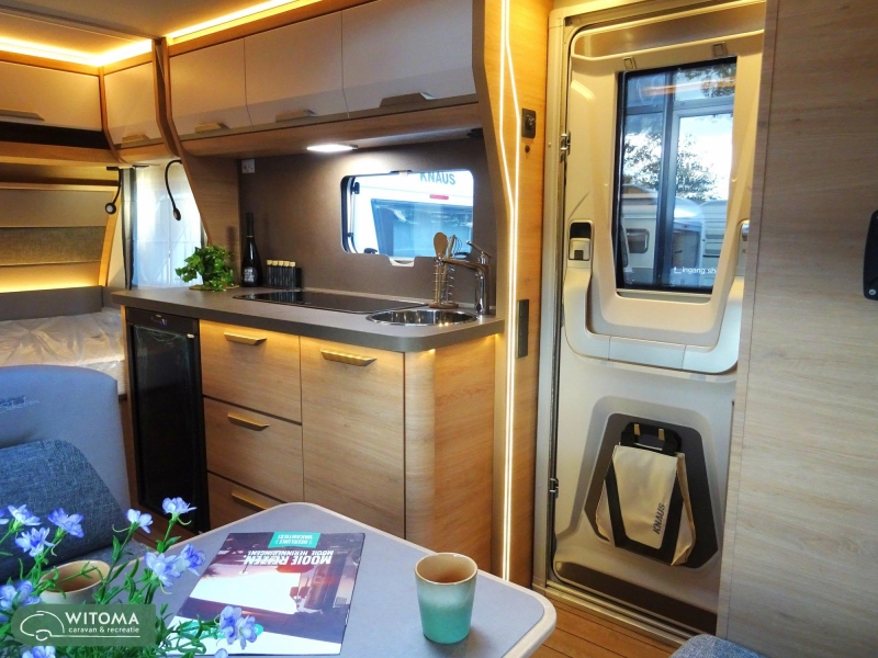 Knaus Sudwind Black Selection 420 QD 50 jaar Witoma voordeel!  foto: 2