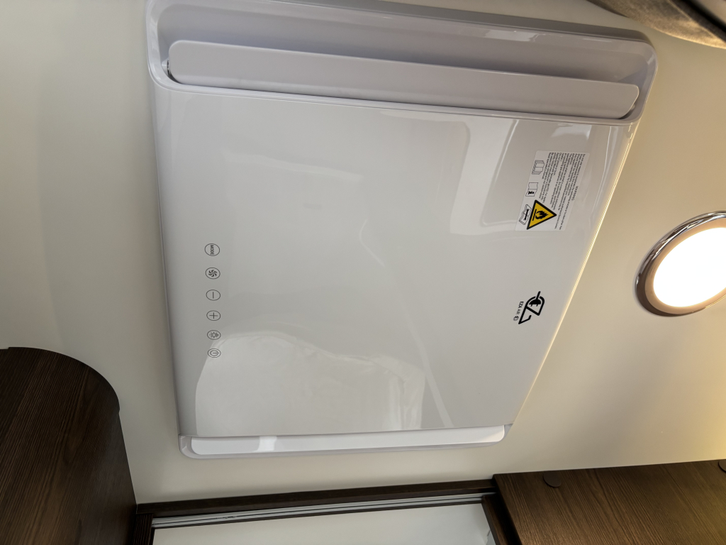 Benimar Tessoro T 496 AUTOM&Aacute;TICA CAMA QUEEN+CAMA ABATIBLE AIRE ACONDICIONADO DE TECHO foto: 18