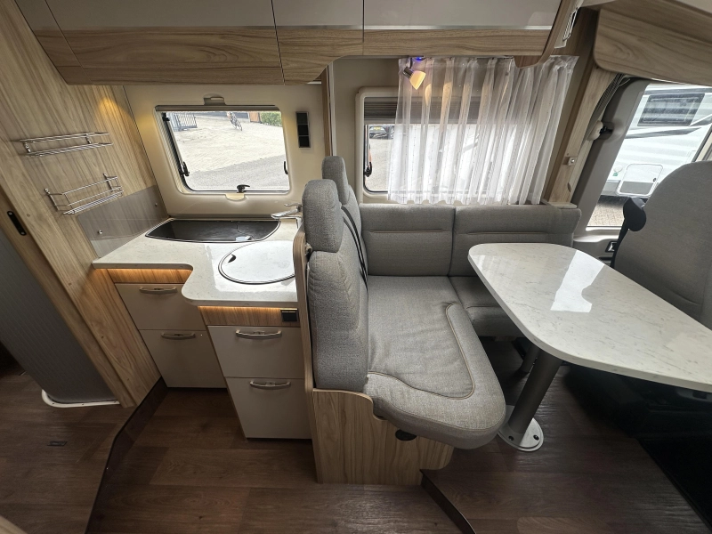 Hymer B698 Queensbed L-zit 150PK TV photo: 8