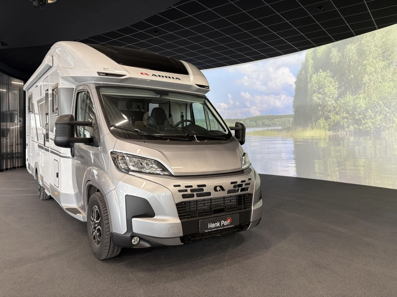 Adria Coral Plus 670 DC queensbed / automaat  foto: 1