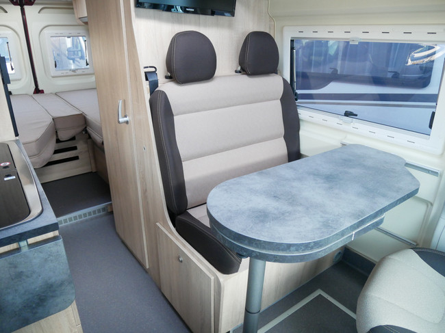 Clever 6.40 Mtr Buscamper, Maxi Chasis, Lage Lengtebedden!! foto: 9