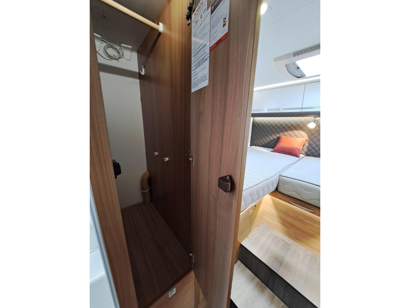 Adria Coral 670 DL Supreme photo: 10