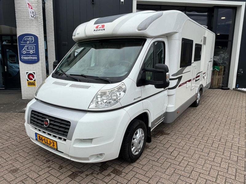 Adria Coral S 680 SP 2010 POPULAR + ESPACIOSO foto: 4