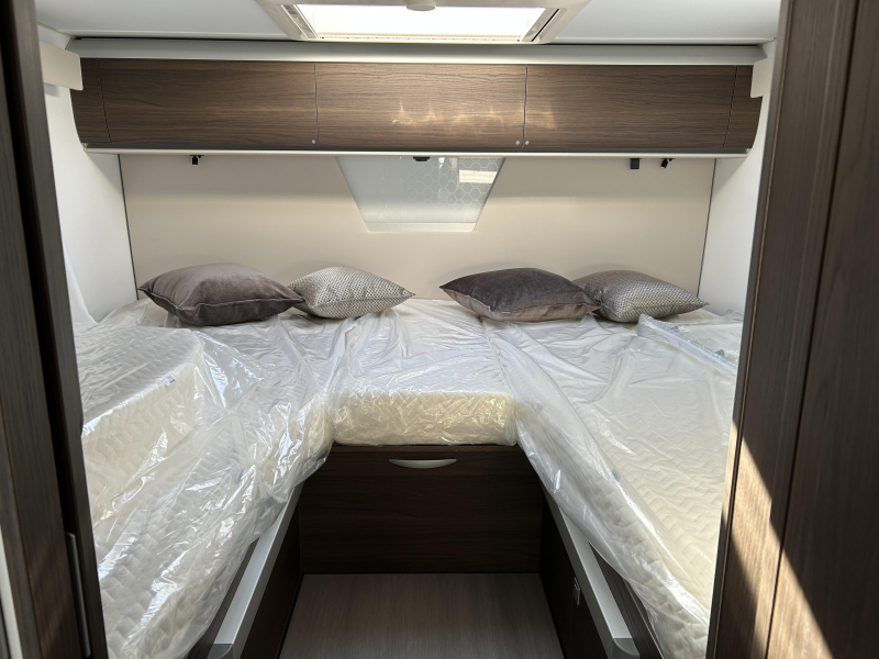 Adria Coral Supreme 670 DL 180PS Automatik Foto: 4
