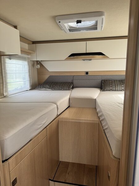 Hymer B MC I 680 equipped with powerful Mercedes 9 G Tronic 170 hp AUTOMATIC single beds + pull-down bed (56 photo: 45
