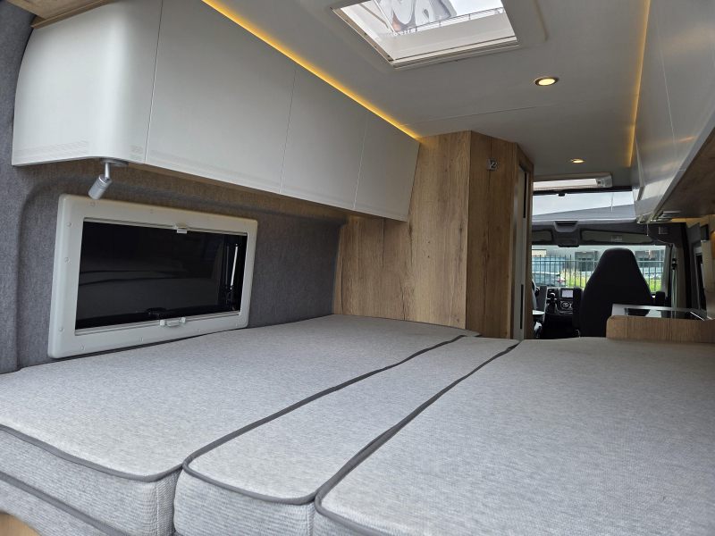 Clever Runner 640 Skyroof 180HP Busbiker photo: 13