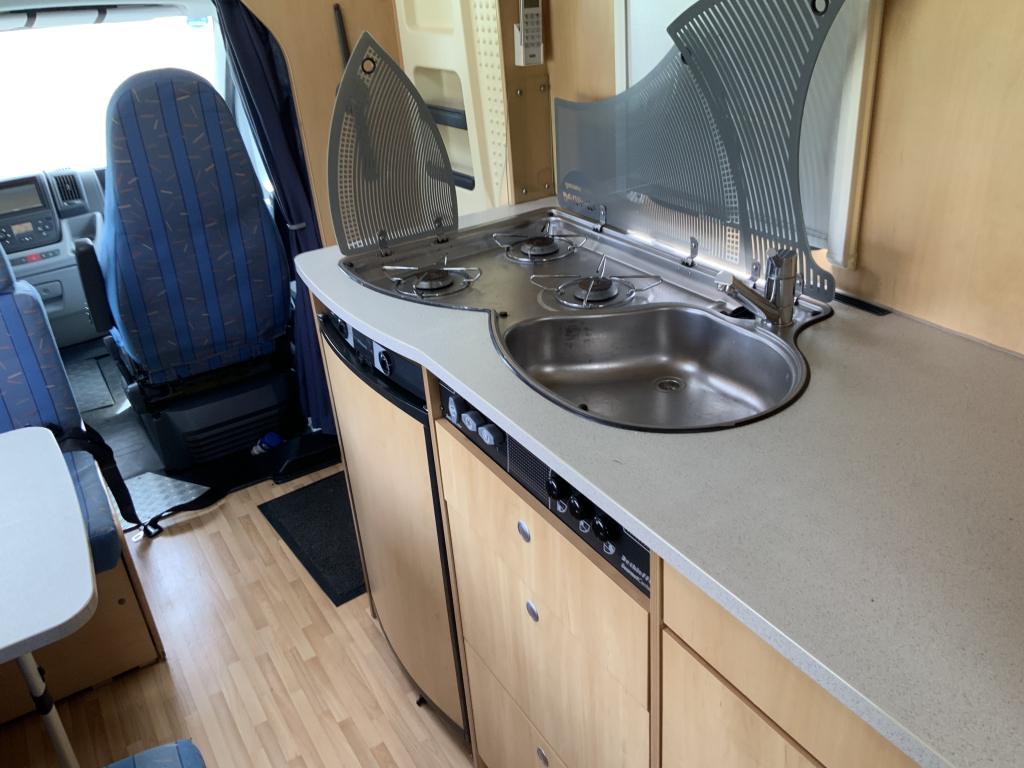 Detlheffs A 5881 Fiat 2.3 130 PS, Alkoven, Etagenbett, 5 Sitzpl&auml;tze und 6 Schlafpl&auml;tze, Hat Gebrauchsspuren, Bj. 2007 Camper Zentrum on the road Foto: 12