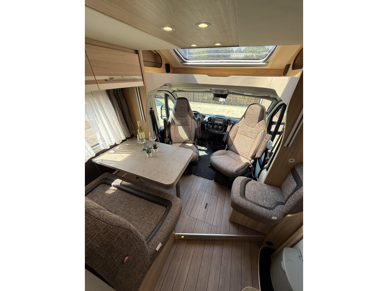 Knaus Sky Wave 650 MEG &iexcl;Amplia autocaravana! foto: 13