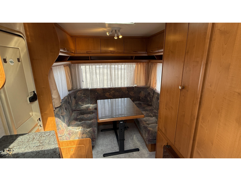 Hobby Excellent 470 Rundsitzbett Toilette Foto: 1