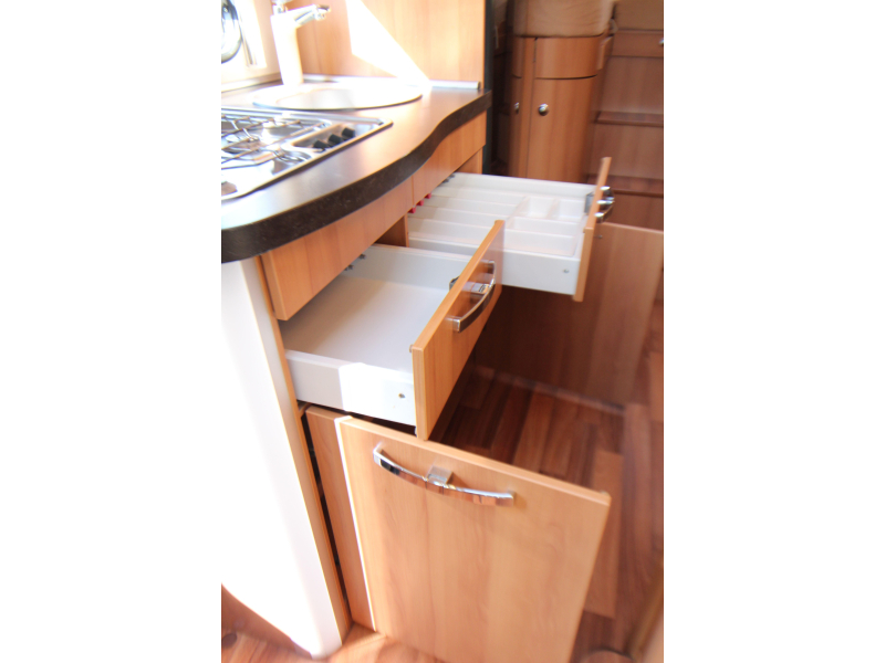Hymer T 674 Enkele bedden - 2x airco  foto: 19
